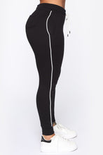 Load image into Gallery viewer, Tennis And Chill Fleece Jogger - Black
