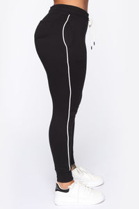 Tennis And Chill Fleece Jogger - Black