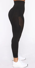 Load image into Gallery viewer, Breaking Records Leggings In Infinity Seamless - Black