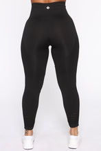 Load image into Gallery viewer, Breaking Records Leggings In Infinity Seamless - Black
